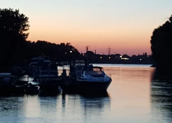 Botel Sportboot Lorenzo 3*