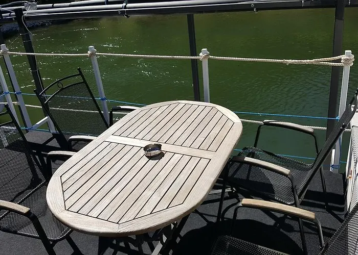 Sportboot Lorenzo Botel 3*